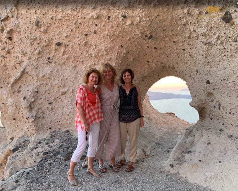Santorini Highlights: 6-Hour Private Tour with Wine Tasting