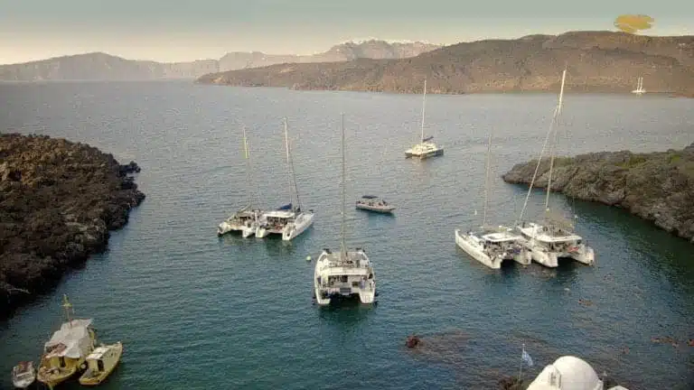 Santorini Sunset Cruise with Catamaran and Greek Dinner