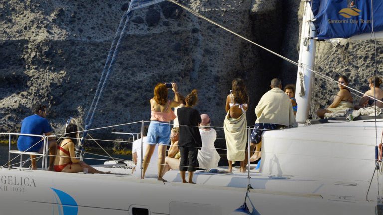 Catamaran tour in Santorini