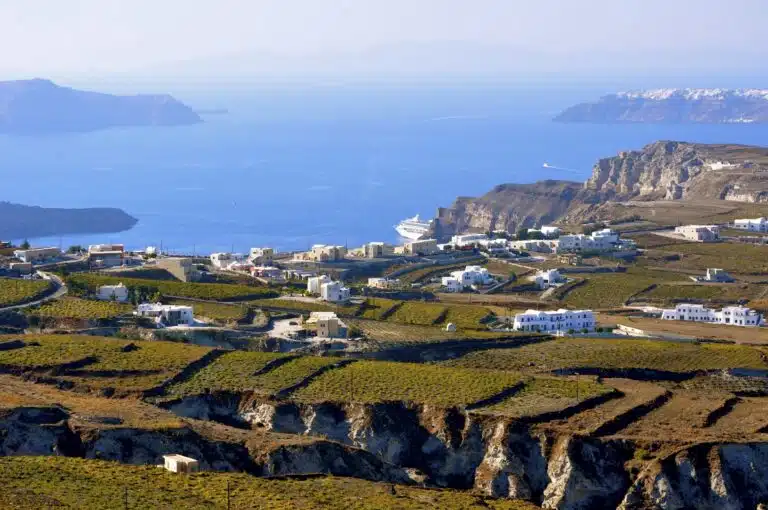 Private Tour: Great Wines and Famous Santorini Towns