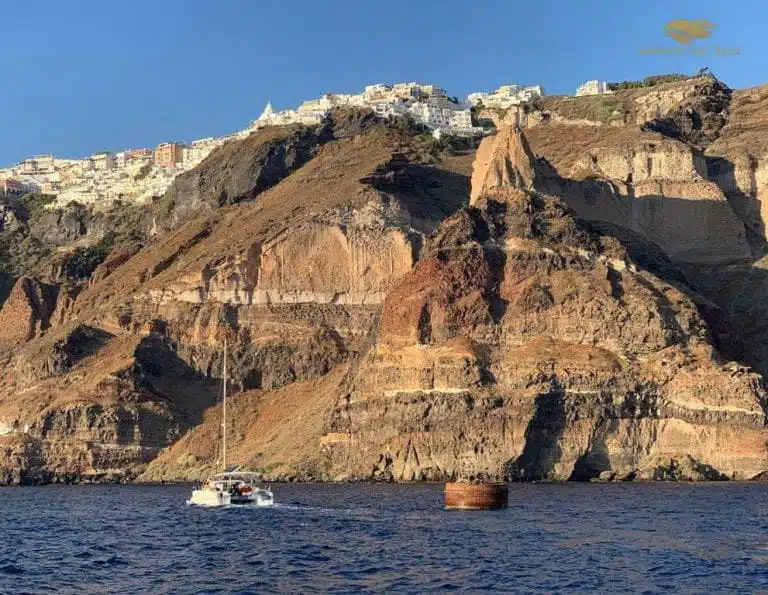 Santorini Sunset Cruise with Catamaran and Greek Dinner