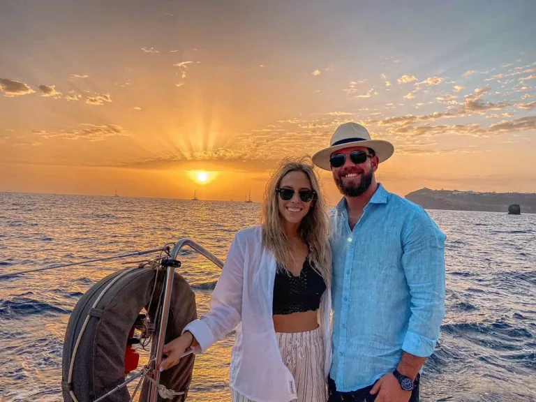 Santorini Sunset Cruise with Catamaran and Greek Dinner